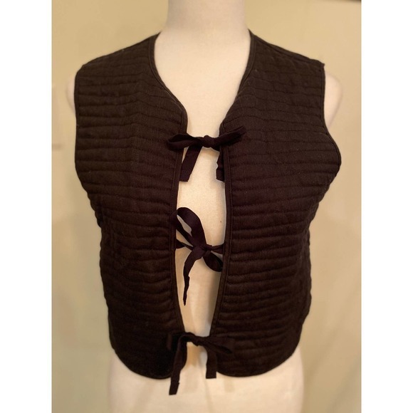 Aritzia Wilfred Black Quilted Vest - Picture 3 of 9